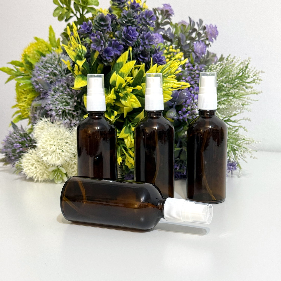 Sticla bruna cu pulverizator alb 100 ml din sticla [4]