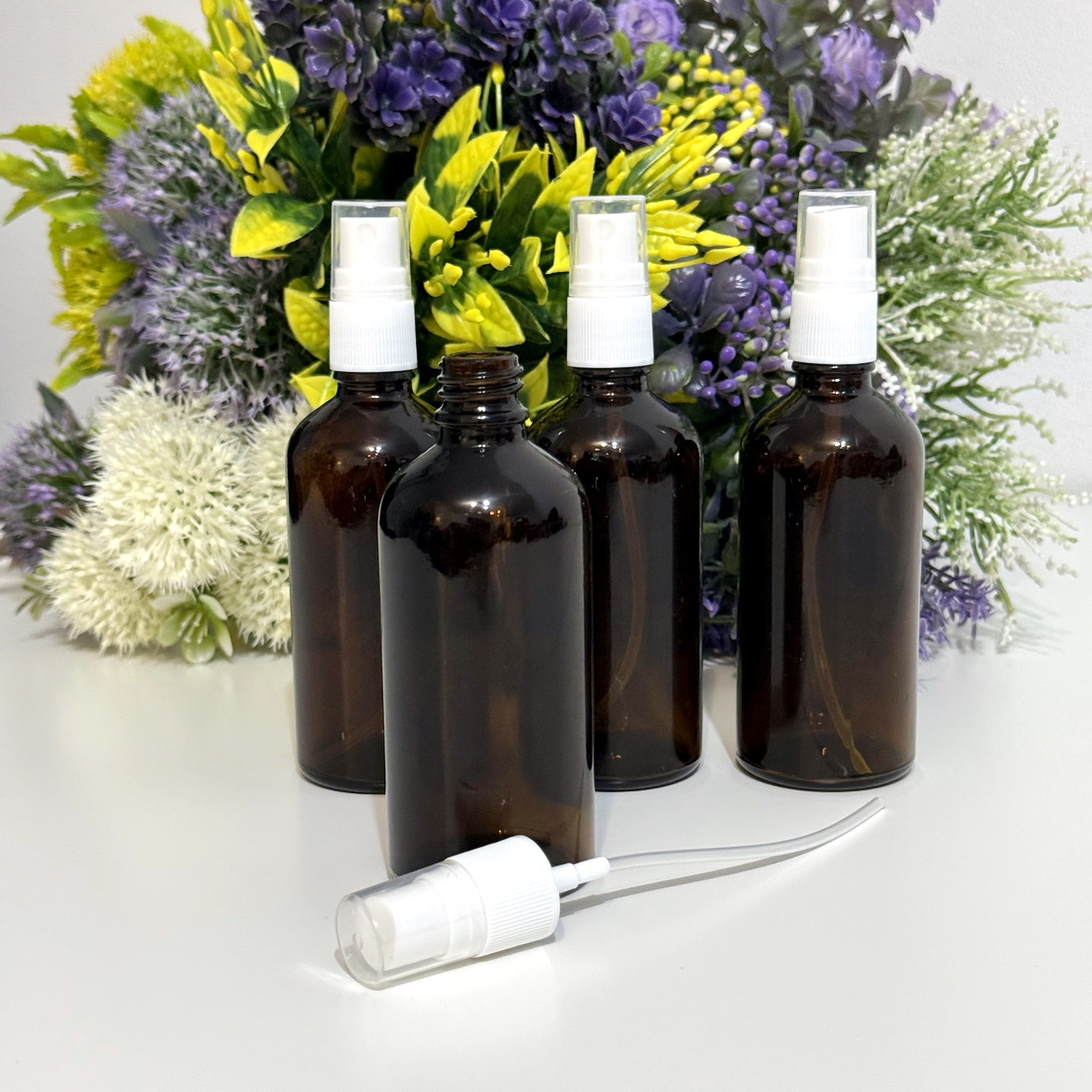 Sticla bruna cu pulverizator alb 100 ml din sticla [6]