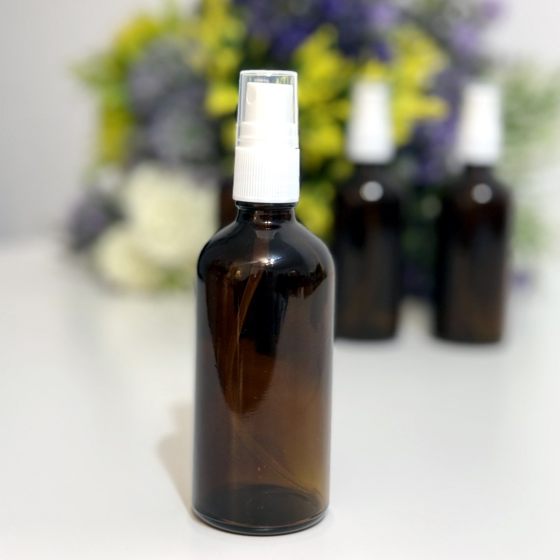 Sticla bruna cu pulverizator alb 100 ml din sticla [3]