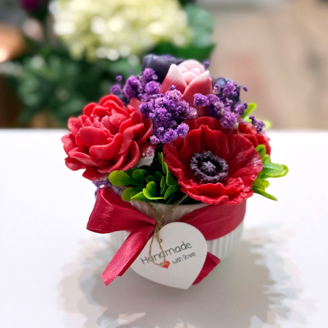 Aranjament din flori de sapun