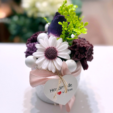 Aranjament din flori de sapun