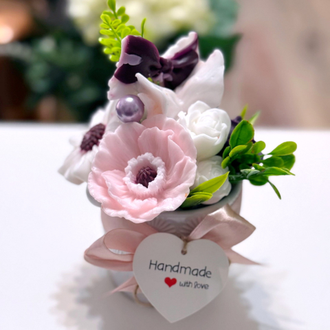 Aranjament din flori de sapun