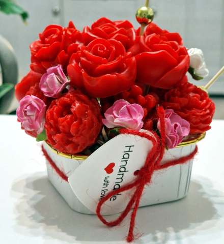 Decoratiuni din sapun - Aranjament din flori de sapun