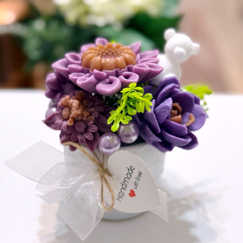 Aranjament din flori de sapun