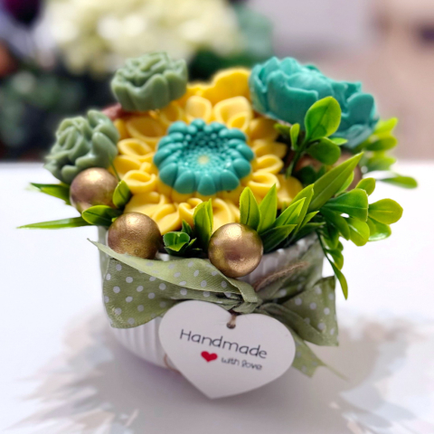 Cadouri Handmade - Aranjament din flori de sapun