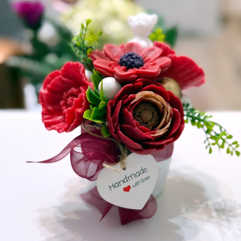 Aranjament din flori de sapun