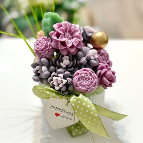 Noutăți - Aranjament din flori de sapun