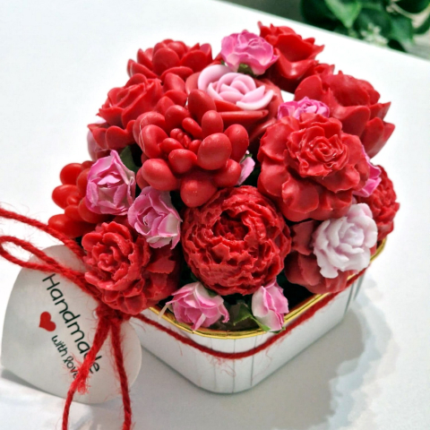 Noutăți - Aranjament din flori de sapun