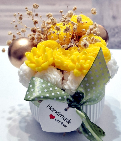 Noutăți - Aranjament din flori de sapun