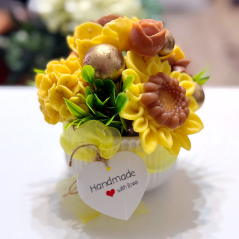 Aranjament din flori de sapun