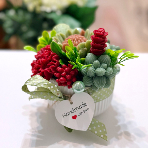 Aranjament din flori de sapun