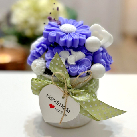 Noutăți - Aranjament din flori de sapun