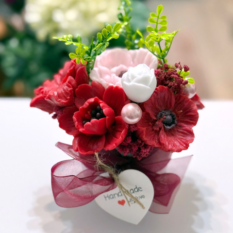 Aranjament din flori de sapun