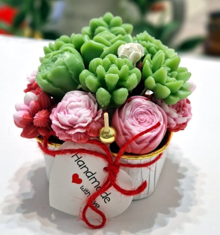 Noutăți - Aranjament din flori de sapun