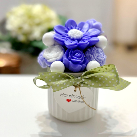 Noutăți - Aranjament din flori de sapun