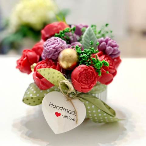 Noutăți - Aranjament din flori de sapun
