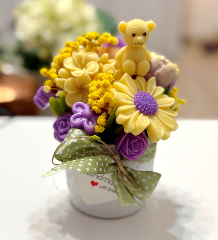Noutăți - Aranjament din flori de sapun