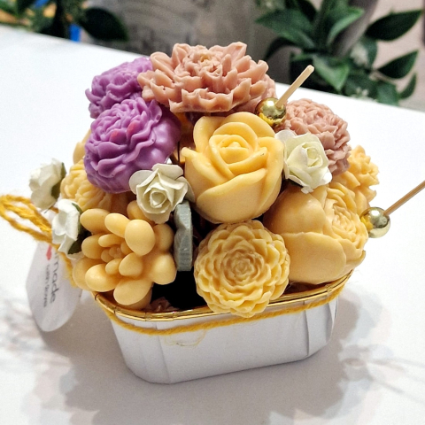 Noutăți - Aranjament din flori de sapun