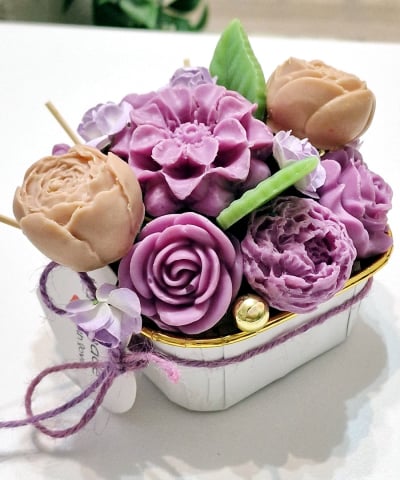 Noutăți - Aranjament din flori de sapun
