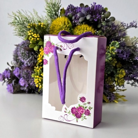 Cutie din carton alb si mov cu fereastra model floral 15cm x 10cm x 4,5cm [1]
