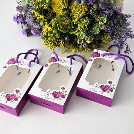 Cutie din carton alb si mov cu fereastra model floral 15cm x 10cm x 4,5cm [6]