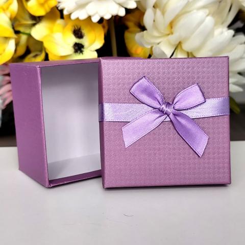 Cutie din carton mov cu funda 8.5cm x 8.5cm x 5.5cm [1]