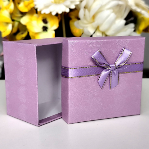 Cutie din carton mov cu funda 8.5cm x 8.5cm x 5.5cm [1]