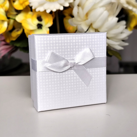 Accesorii din hartie si carton - Cutie din carton albe cu funda 8.5cm x 8.5cm x 5.5cm