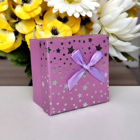 Cutii pentru cadouri - Cutie din carton mov cu funda si stelute 8.5cm x 8.5cm x 5.5cm