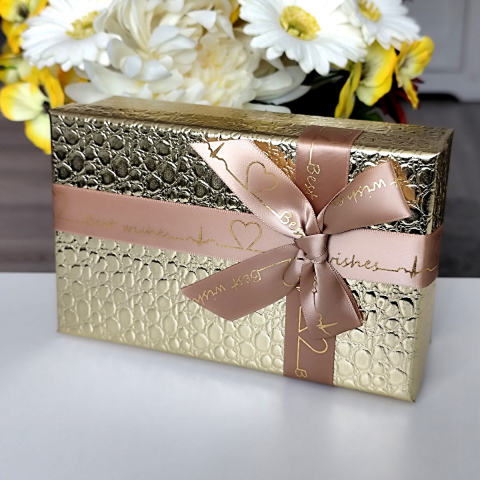 Cutii pentru cadouri - Cutie din carton auriu cu funda 19cm x 12cm x 7cm