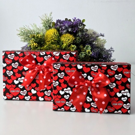 Cutie din carton rosu cu inimi rosii si albe 19cm x 11,5cm x 6,5cm [1]