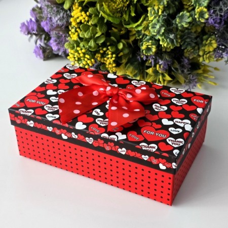 Cutii pentru cadouri - Cutie din carton rosu cu inimi rosii si albe 19cm x 11,5cm x 6,5cm