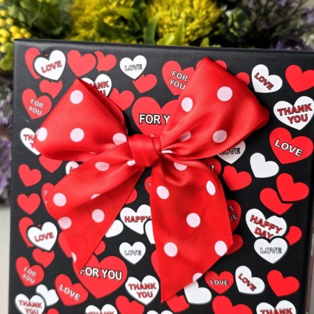 Cutie din carton rosu cu inimi rosii si albe 20,5cm x 13,5cm x 7,5cm [3]