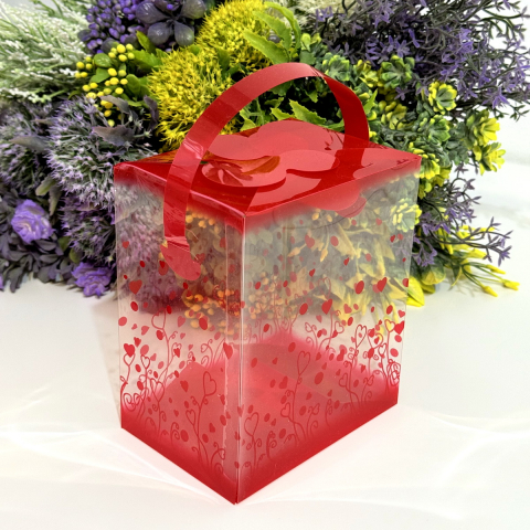Cutii pentru cadouri - Cutie din plastic transparent cu model inimi si maner rosu 14cm x 12cm x 8cm