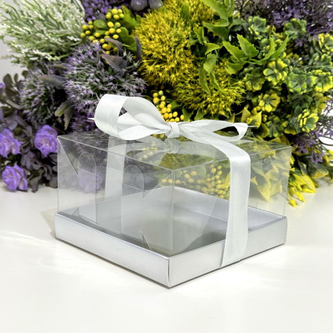 Cutie din plastic transparent cu baza din carton argintiu si funda 12cm x 12cm x 7cm [3]