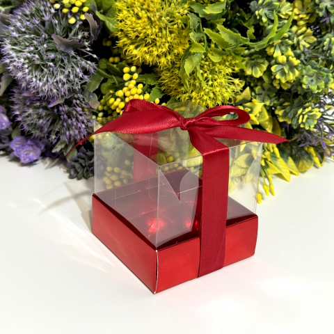 Cutie din plastic transparent cu baza din carton rosu si funda 7.5cm x 7.5cm x 8.5cm [2]