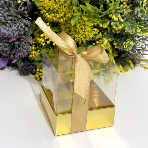 Cutie din plastic transparent cu baza din carton auriu si funda 7.5cm x 7.5cm x 8.5cm [2]