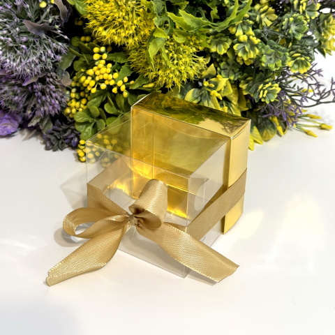 Cutie din plastic transparent cu baza din carton auriu si funda 7.5cm x 7.5cm x 8.5cm [6]