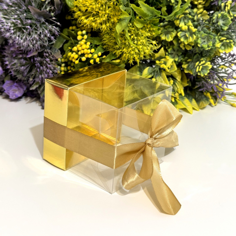 Cutie din plastic transparent cu baza din carton auriu si funda 7.5cm x 7.5cm x 8.5cm [4]