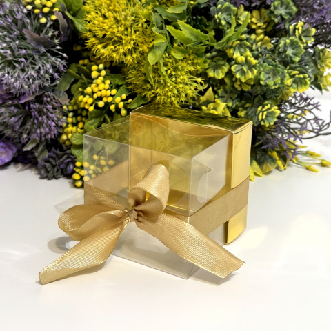 Cutie din plastic transparent cu baza din carton auriu si funda 7.5cm x 7.5cm x 8.5cm [1]