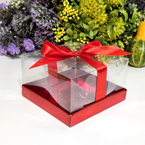 Cutie din plastic transparent cu baza din carton rosu si funda 12cm x 12cm x 7cm [2]