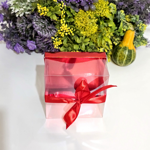 Cutie din plastic transparent cu baza din carton rosu si funda 12cm x 12cm x 7cm [4]