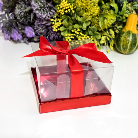 Cutii pentru cadouri - Cutie din plastic transparent cu baza din carton rosu si funda 12cm x 12cm x 7cm