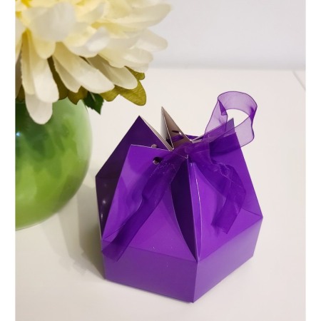 Cutie pentru cadouri hexagonala din carton mov [2]