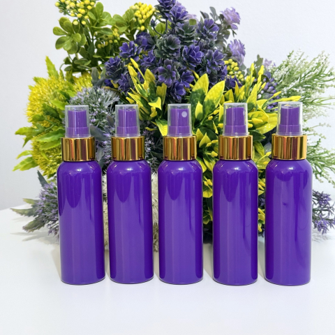 Seturi de flacoane din plastic - Set 100 flacoane mov 100 ml cu pulverizator mov tip spray cu inel auriu