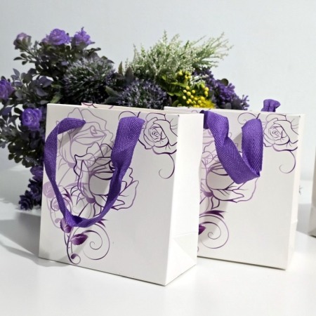Pungi din carton alb cu model trandafir mov  15cm x 14cm [4]