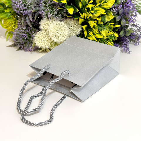 Pungi din carton argintiu cu sclipici 14cm x 12cm [5]