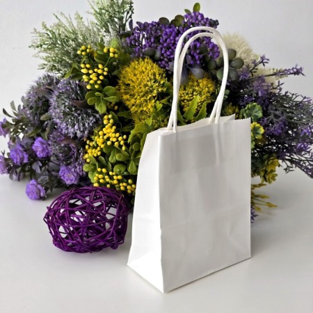 Pungi din hartie alba pentru cadouri 15cm x 12cm [2]