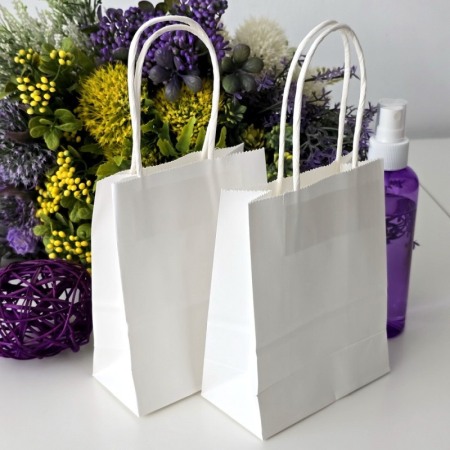 Pungi din hartie alba pentru cadouri 15cm x 12cm [4]