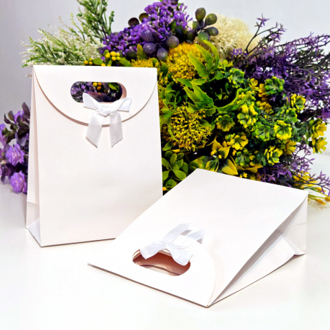 Pungi din carton alb cu funda 16cm x 12cm [1]